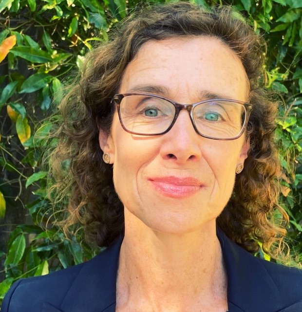 Dr Eithne Cahill