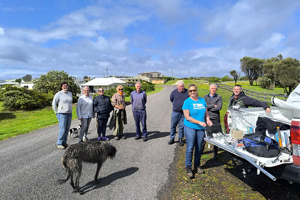 Peterborough locals and volunteers. ANU PhD student Lori Gould, who has been working on the Latham’s Snipe Project in Canberra, is in the foreground.